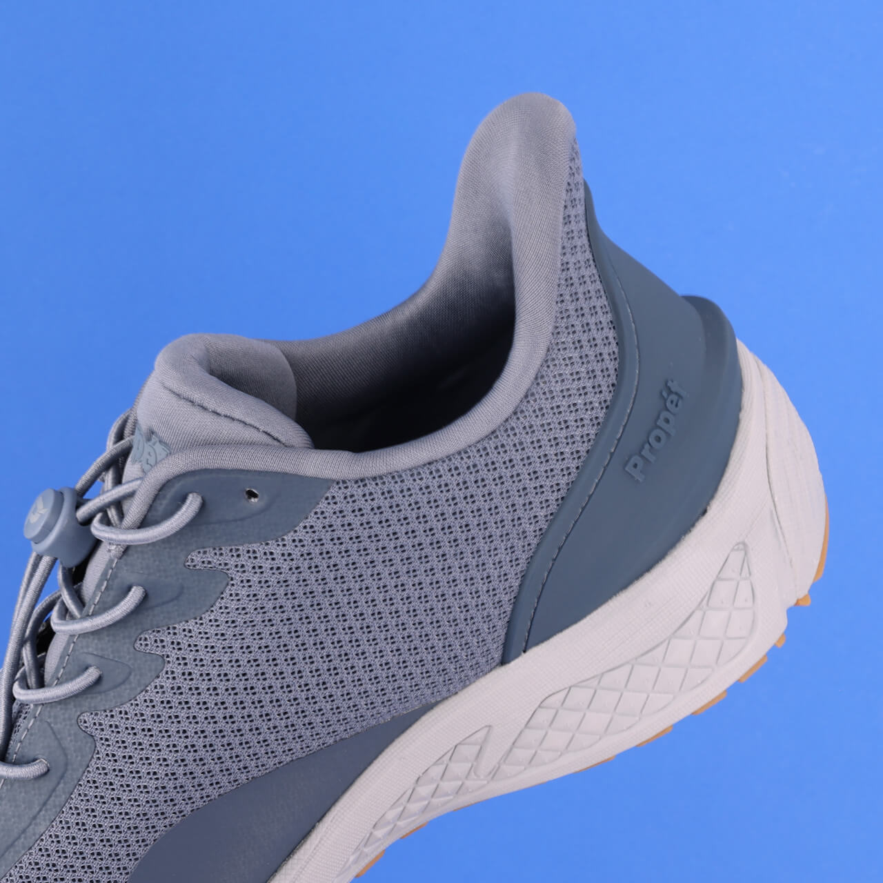 Step-In Heel Technology to guide the foot in the shoe without the use of hands